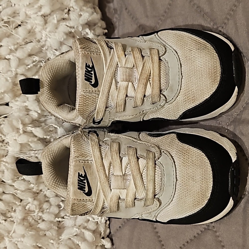 Nike Air Max Sneakers - Picture 2 of 15